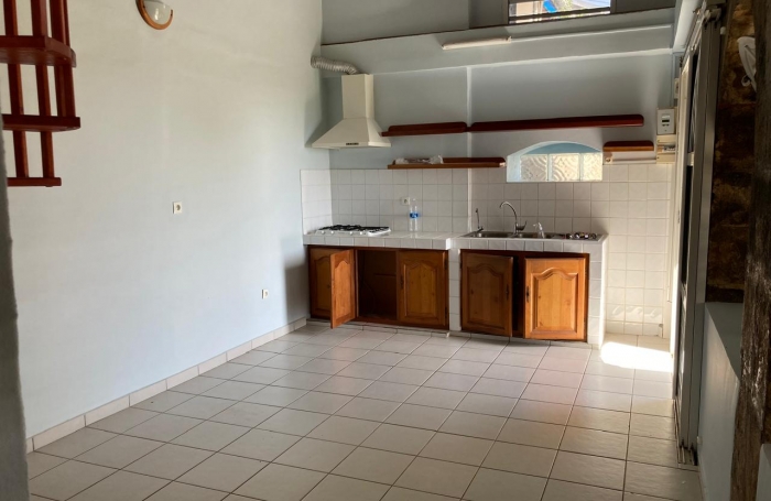 BAILLIF à louer   Maison duplex non meublée  2 chambres, environnement paisible