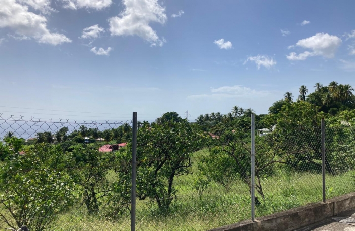 BAILLIF à louer   Maison duplex non meublée  2 chambres, environnement paisible