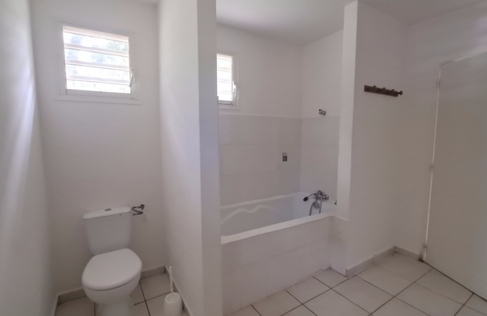 GOURBEYRE- maison individuelle T4 , terrasse et jardin clôturé