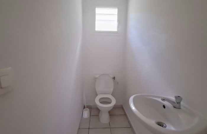 GOURBEYRE- maison individuelle T4 , terrasse et jardin clôturé