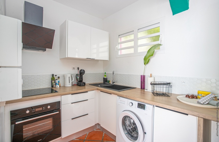 Bouillante Exceptionnel ensemble immobilier de 6 appartements avec Vue Imprenable sur la mer !