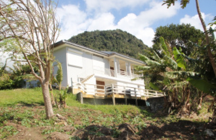 CAPESTERRE BELLE EAU TROU A CHAT - T3 MEUBLE VUE MER