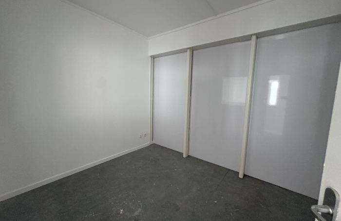 LOCAL COMMERCIAL 200M2  ZONE ARNOUVILLE