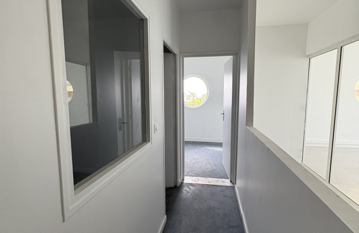 LOCAL COMMERCIAL 200M2  ZONE ARNOUVILLE