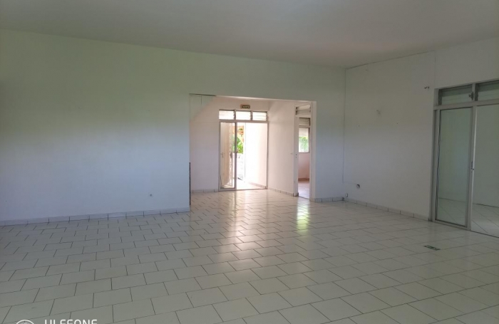 Location Maison 200m&sup2; 10 pi&#232;ces Gosier