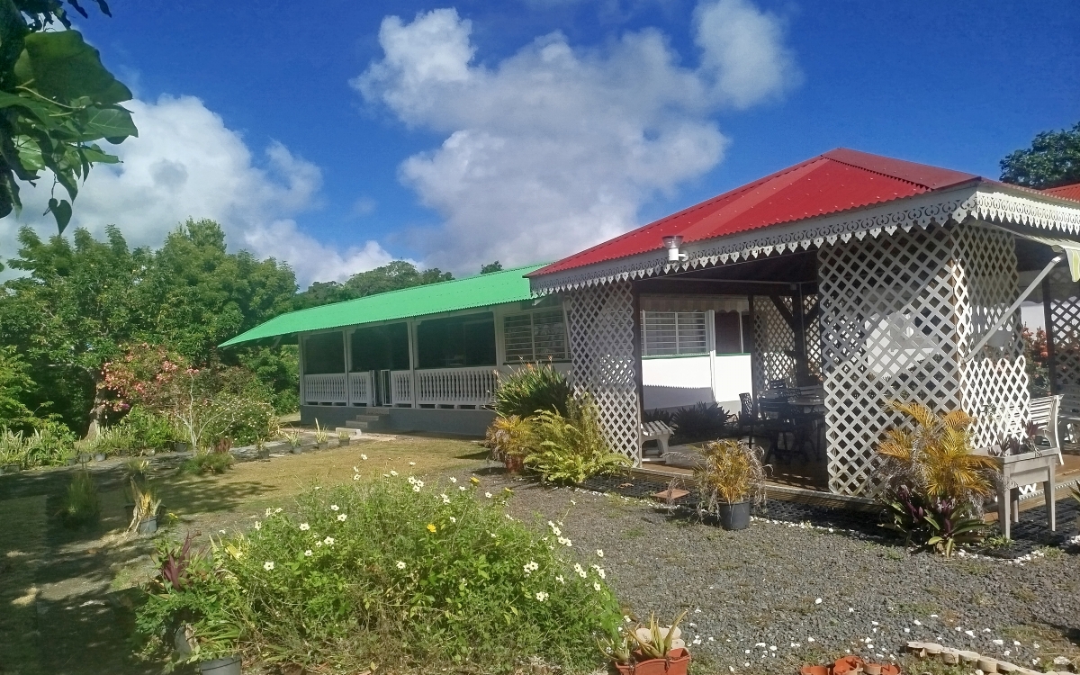 maison 250m2 4 chambres 2 sdb 1598m2terrain + carbet 340000€