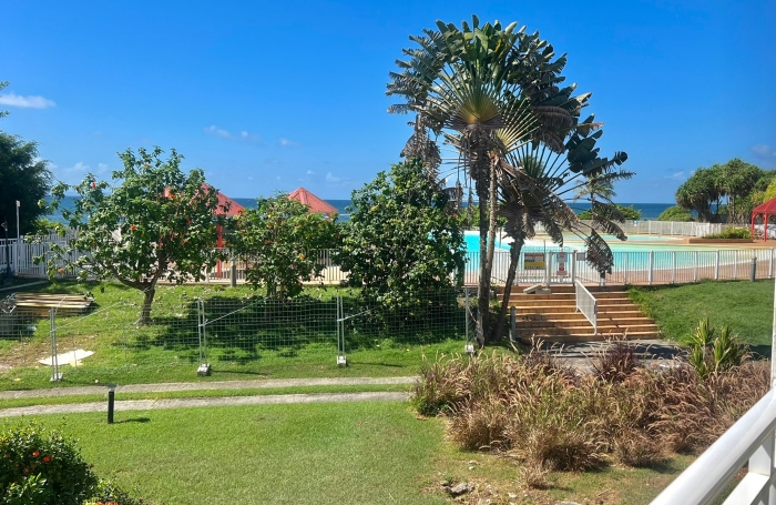 APPARTEMENT ANSE DES ROCHERS JOLIE VUE MER ET PISCINE