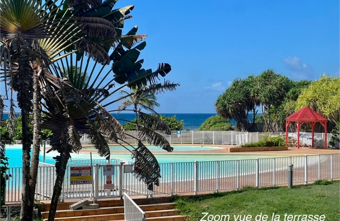 APPARTEMENT ANSE DES ROCHERS JOLIE VUE MER ET PISCINE