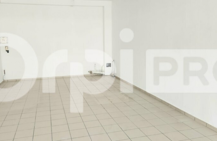 avec ORPI  boutarel , louez votre local au Gosier sur un axe très passant