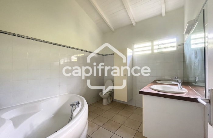 Location Maison 189m&sup2; 6 pi&#232;ces Baie Mahault