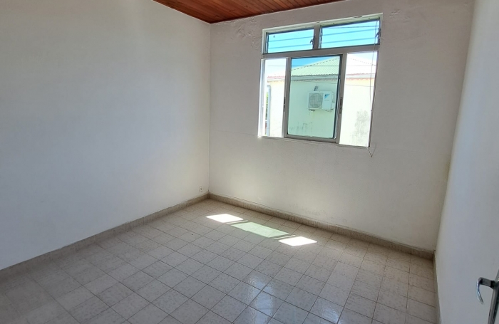 RARE - IMMEUBLE DE RAPPORT DANS LE CENTRE DU GOSIER