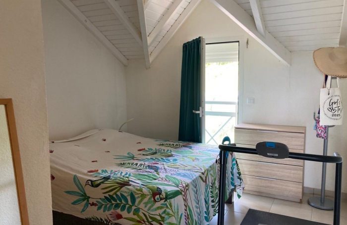 SAINT-CLAUDE, APPARTEMENT T3 RESIDENCE SECURISEE AVEC PISCINE- TERRASSE VUE MER ET MONTAGNE