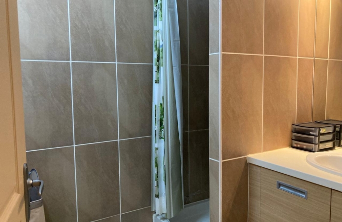 SAINT-CLAUDE, APPARTEMENT T3 RESIDENCE SECURISEE AVEC PISCINE- TERRASSE VUE MER ET MONTAGNE