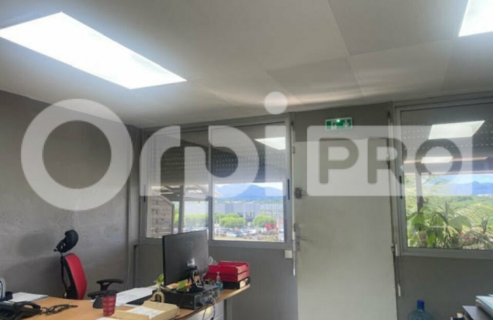 Avec ORPI BOUTAREL louez 52M2 de Bureaux à jarry