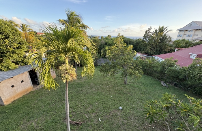 MAISON T6 AVEC PISCINE SECTEUR PERINET
