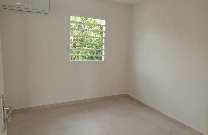 VILLA T5 en R+1 - VERNOU 97170 PETIT-BOURG