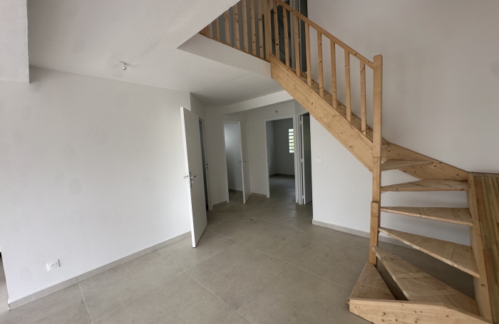 VILLA T5 en R+1 - VERNOU 97170 PETIT-BOURG