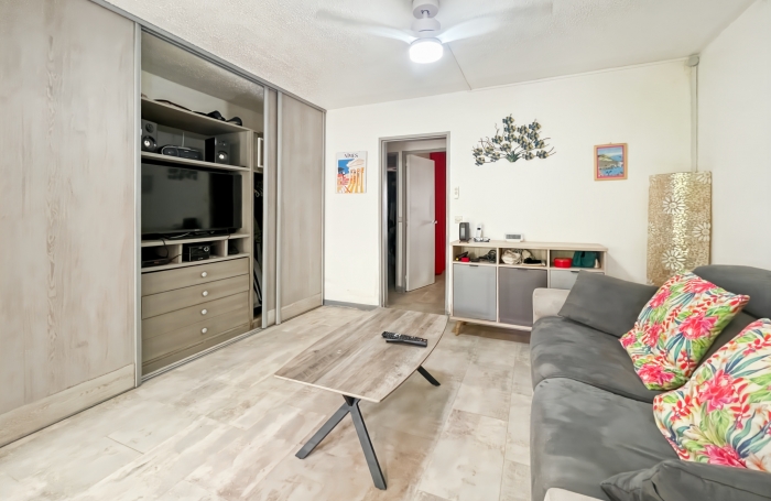 Rare T3 sur Jardin. Résidence fermée avec piscines. Accès marina.