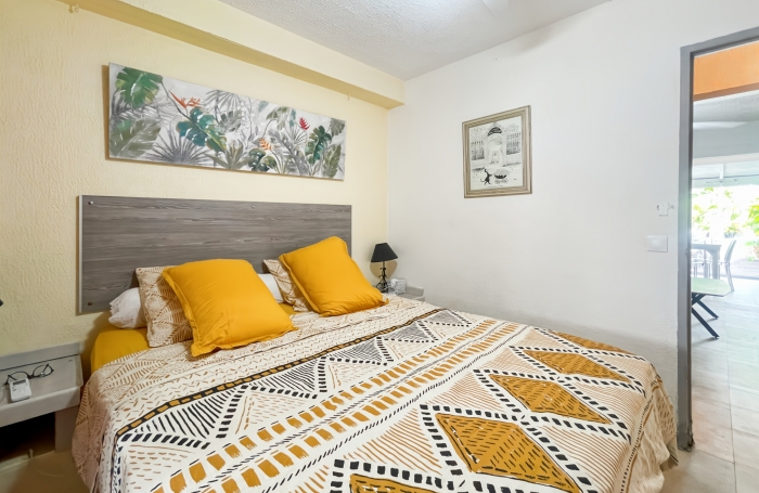 Rare T3 sur Jardin. Résidence fermée avec piscines. Accès marina.