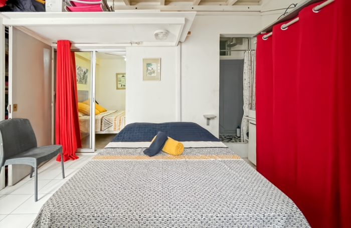 Rare T3 sur Jardin. Résidence fermée avec piscines. Accès marina.