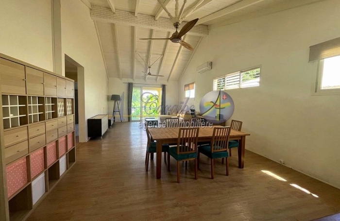 Maison familiale d'architecture créole sur deux niveaux - Trois logements indépendants