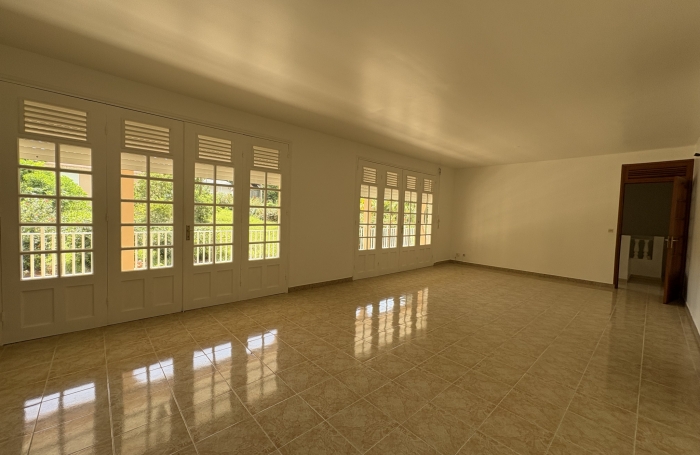 SPACIEUX APPARTEMENT T5 PIERRET LAMENTIN