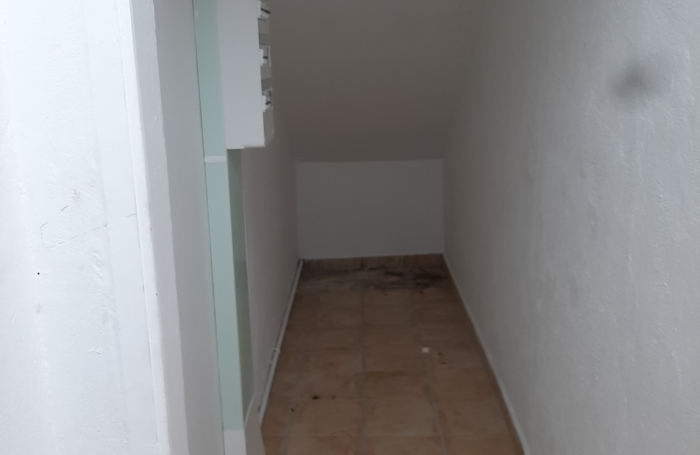 Local commercial de 73 m2  Bourg POINTE à PITRE