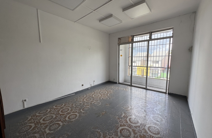 LOCAL PROFESSIONNEL AVENUE PATRICK SAINT ELOI LES ABYMES