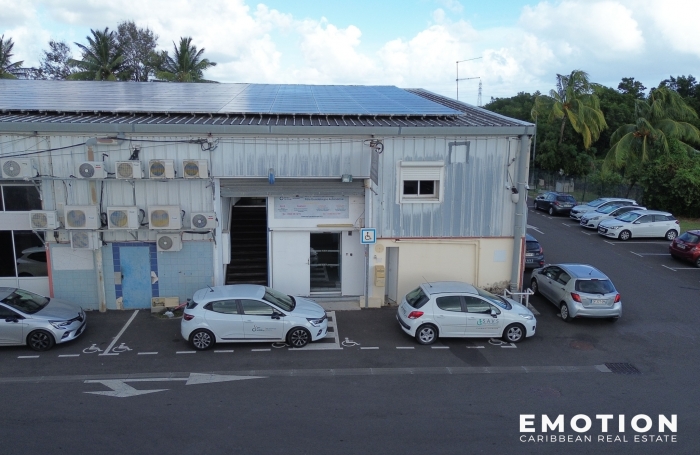 Bureaux 300 m2 divisibles à Baie-Mahault Jarry ( Guadeloupe)