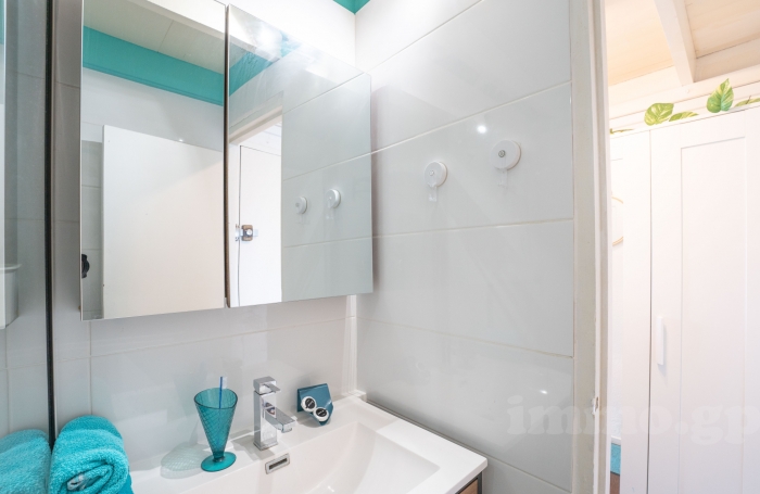 Charmant duplex meublé   Vue marina & piscine.