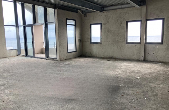 VIEUX FORT : Résidence La Rose Des Vents,  Local professionnel 103m2