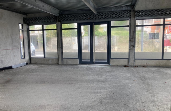 VIEUX FORT : Résidence La Rose Des Vents,  Local professionnel 103m2