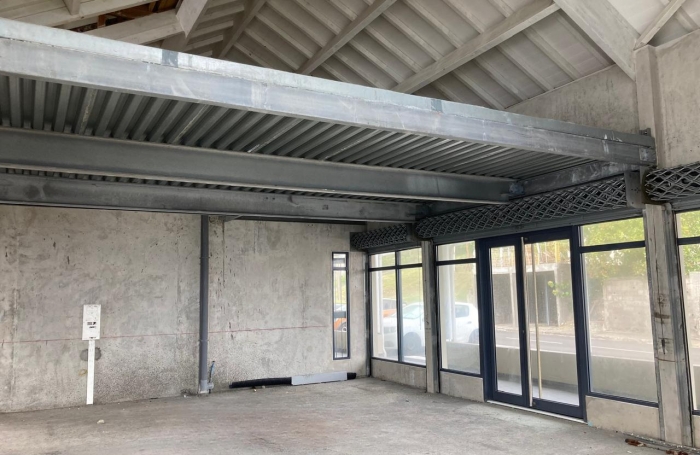 VIEUX FORT : Résidence La Rose Des Vents,  Local professionnel 103m2