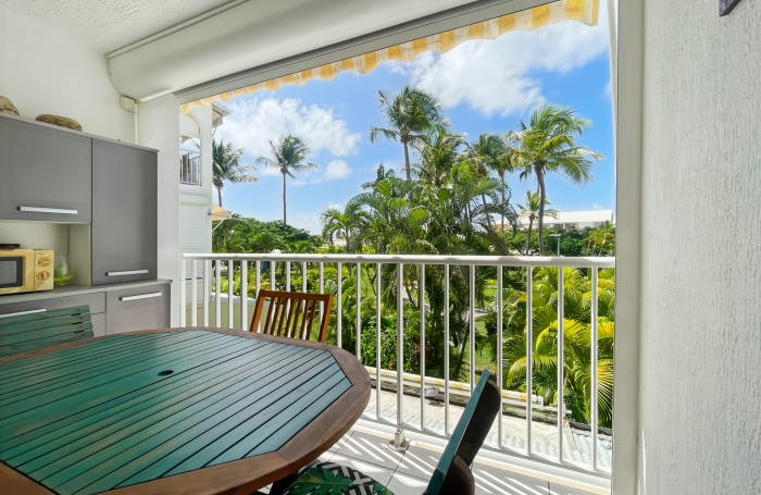 T2 meublé lumineux avec terrasse   Vue parc, marina et piscine