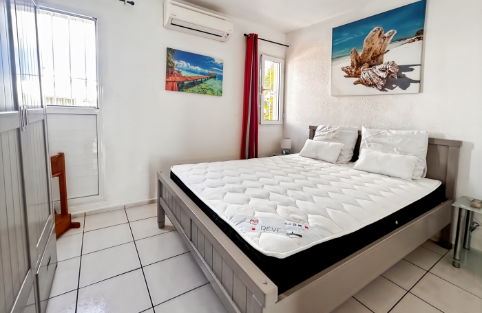 T2 meublé lumineux avec terrasse   Vue parc, marina et piscine