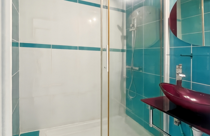 T2 meublé lumineux avec terrasse   Vue parc, marina et piscine