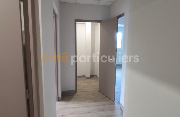 Location Local commercial 119m² 4 pièces Les Abymes