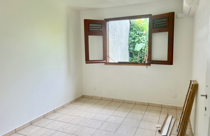 Maison mitoyenne F4 avec jardin privatif &agrave; Moudong, Baie-Mahault, Guadeloupe