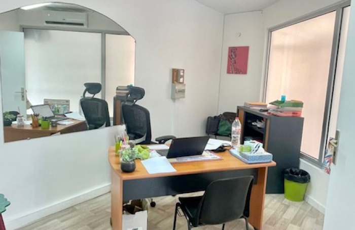 Local commercial 35 m2 &agrave; vendre &agrave; Pointe-&agrave;-Pitre   Id&eacute;al investissement ou activit&eacute; professionnelle