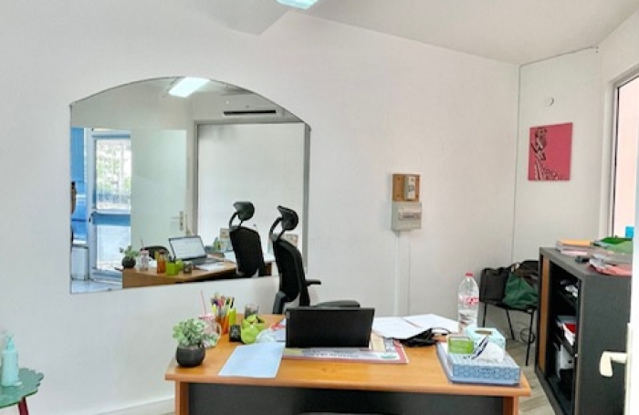 Local commercial 35 m2 &agrave; vendre &agrave; Pointe-&agrave;-Pitre   Id&eacute;al investissement ou activit&eacute; professionnelle