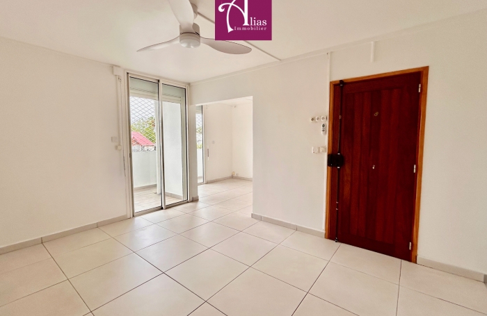 &Agrave; VENDRE T3 ENTI&Egrave;REMENT R&Eacute;NOV&Eacute; AU RAIZET - LES ABYMES