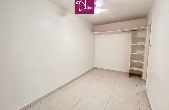 &Agrave; VENDRE T3 ENTI&Egrave;REMENT R&Eacute;NOV&Eacute; AU RAIZET - LES ABYMES