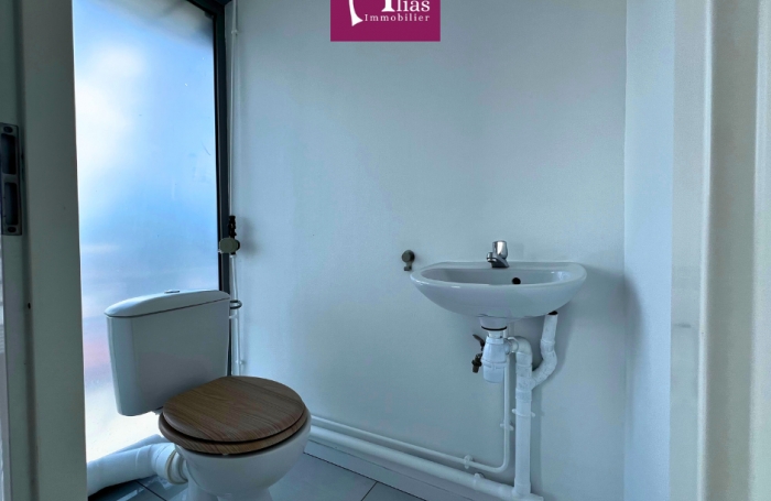 &Agrave; louer - Local r&eacute;nov&eacute; 47m2 - &eacute;tage sans ascenseur - Jarry