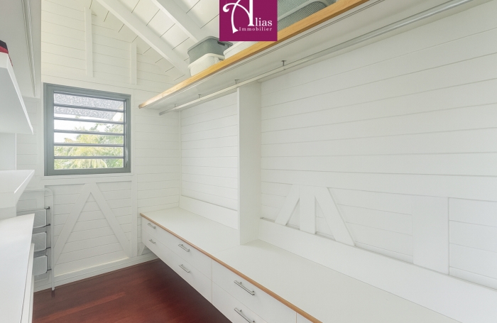 A VENDRE - Maison d&rsquo;architecte de caract&egrave;re + bungalow ind&eacute;pendant   &agrave; DUGAZON - LES ABYMES