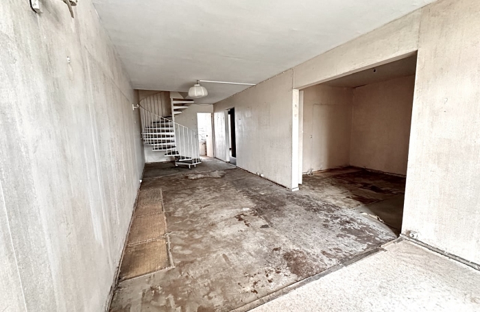 A VENDRE T5 DUPLEX de 98 m2 &agrave; RENOVER - Tour Anquetil 4 - LES ABYMES