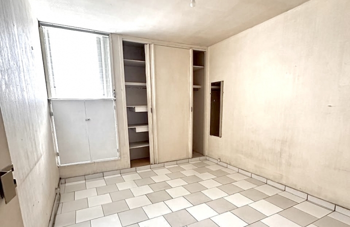 A VENDRE T5 DUPLEX de 98 m2 &agrave; RENOVER - Tour Anquetil 4 - LES ABYMES