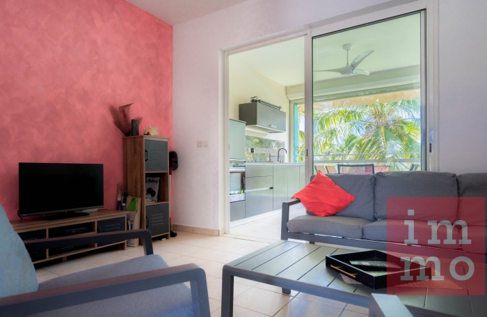 RARE appartement 3 chambres   Vue piscine, jardin et petite vue mer. Accès plage.