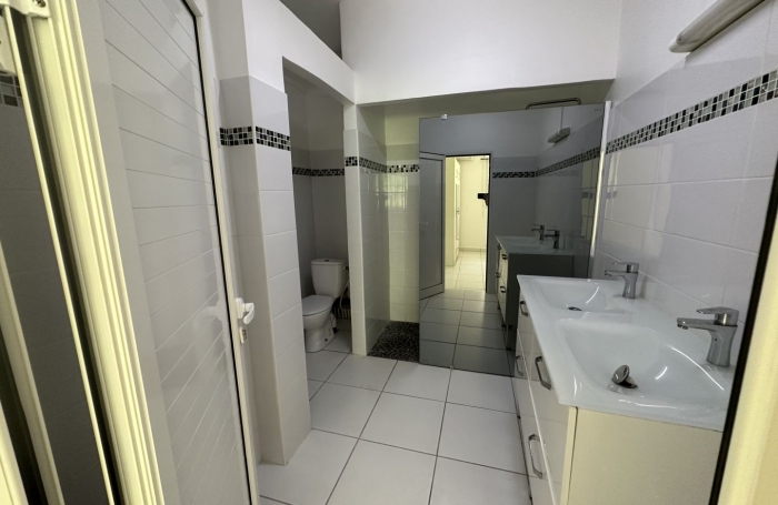 Location Appartement 104.16m² 5 pièces Les Abymes