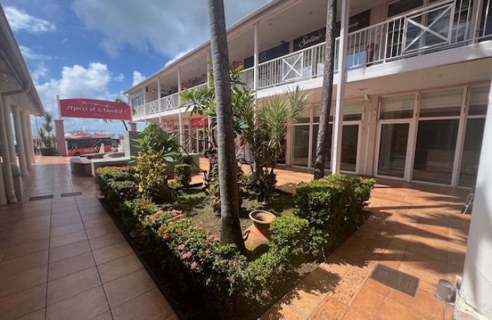 Nouveau Local commercial 28m2 rez de chaussée galerie commerçante en centre ville