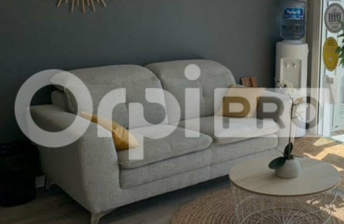 avec  ORPI BOUTAREL investissez dans un local commercial à saint François